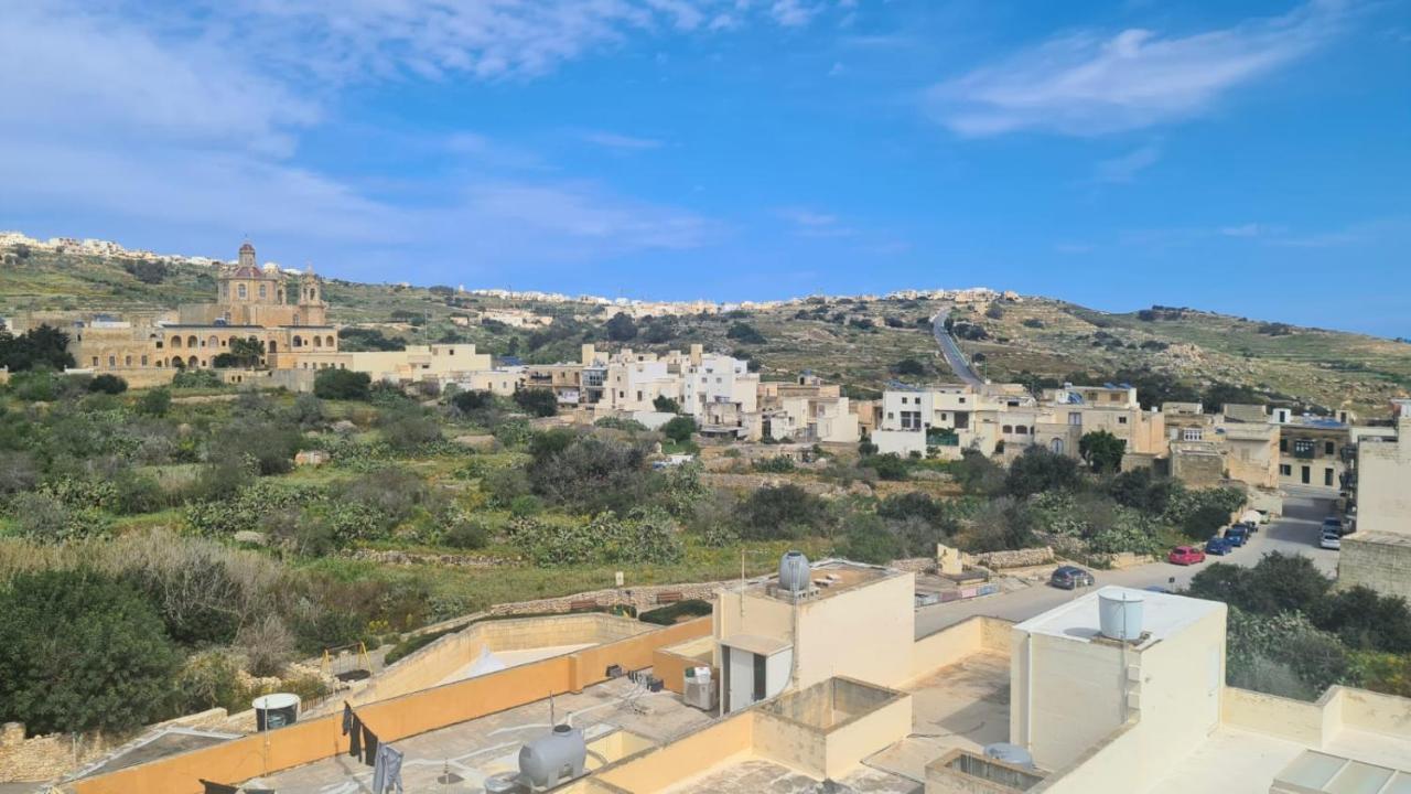 Ir-Rixa Holiday Penthouse Apartman Għajnsielem Kültér fotó