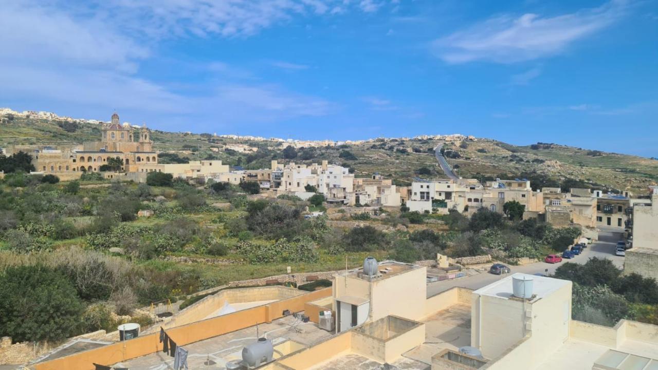 Ir-Rixa Holiday Penthouse Għajnsielem Kültér fotó
